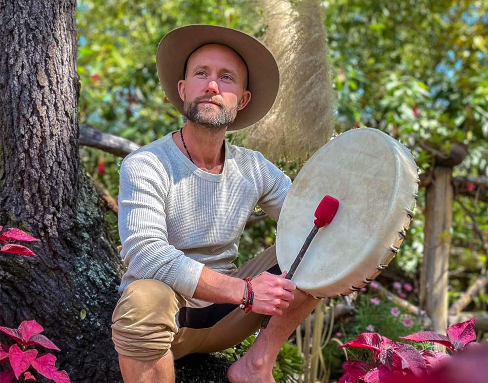 Mike Raven Black Bear Spirit Inn Gong